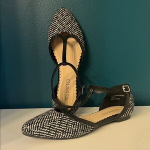 Restricted Women's Monochrome Patterned Flats